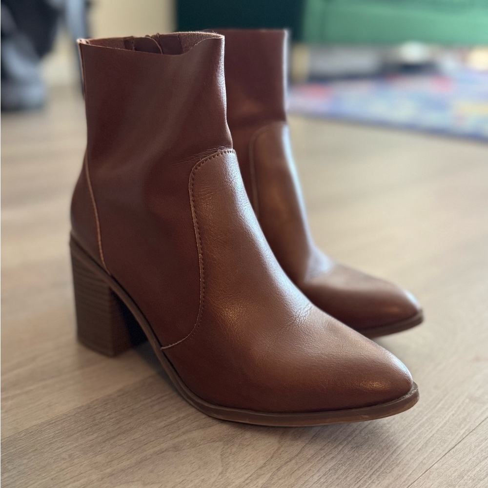 Leather blocked heel bootie’s